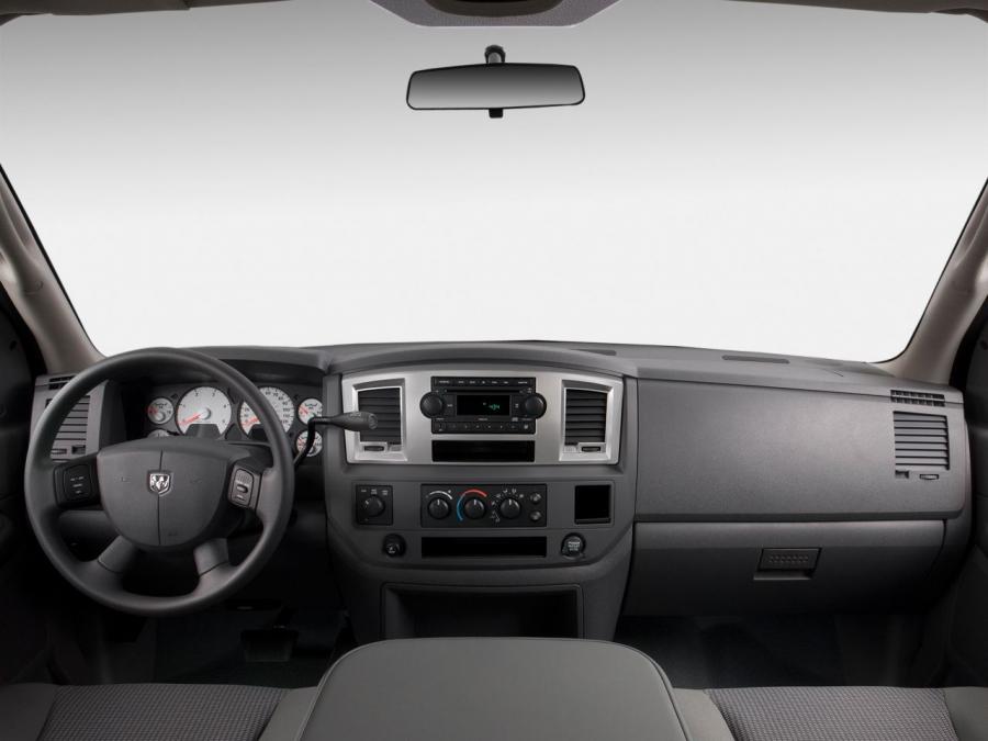  Dodge Ram 2500 Mega Cab 2006 года  (фото 17 из 35)